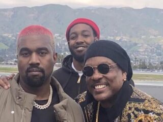 Kanye brengt z'n oude sound terug in nieuwe tune 'Brothers' met Charlie Wilson