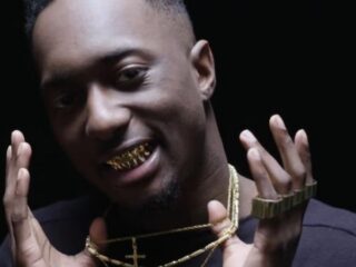 Dopebwoy releaset videoclip 'Tranquilo/Doe Relax'