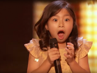 Celine (9) maakt twee keer grote indruk op jury America's Got Talent