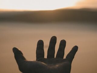 Man redt 94 levens met pensioengeld waar hij auto mee wilde kopen