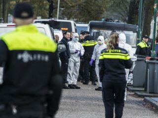 Politie doet 14 invallen door heel Nederland op verdenking van wapenhandel