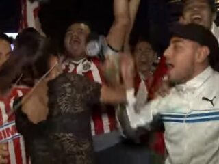 Verslaggeefster klapt man die haar betast op live televisie