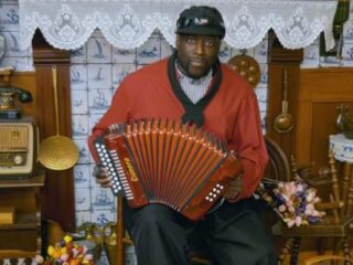 Def Rhymz rapt in nieuwe track dat hij 'blanke dingen wil doen'