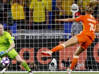 Oranje verslaat Zweden na verlenging en is finalist op WK!
