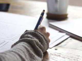 Petitie om collegegeld te compenseren door duizenden studenten ondertekend