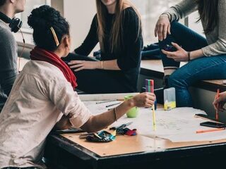 Respectvol samenleven wordt een verplicht vak op Belgische scholen