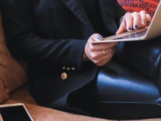 Tientallen Rotterdamse studenten betrapt op spieken tijdens online tentamen