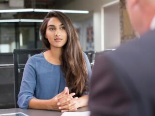 Halima beschuldigt uitzendbureau van discriminatie: "Voor mij was hij niet beschikbaar, maar voor Tessa wel"