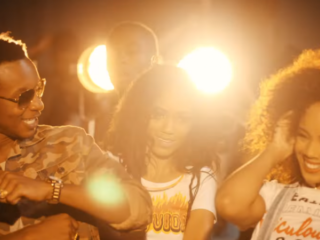 VIDEO: Ayo Jay lanceert na jaren clip voor clubhit 'Your Number'