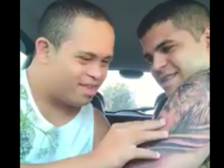 Man zet tattoo van broertje met Downsyndroom en krijgt prachtige reactie