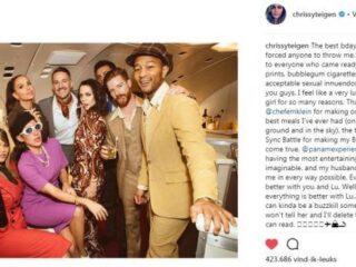 Chrissy Teigen viert 32ste verjaardag in een vliegtuig!