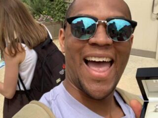 Man vraagt in het geheim elke dag vriendin ten huwelijk