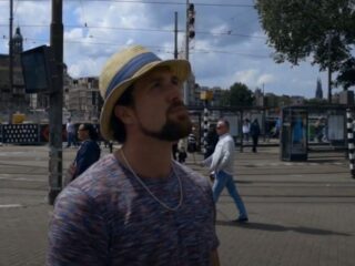 De Ritmische Dichter beterde zijn leven door rap en het helpen van jongeren