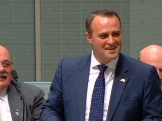 Australisch parlementslid doet vriend aanzoek tijdens debat over homohuwelijk