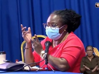 Surinaamse coronawoordvoerder Danielle Veira gaat weer viral: "Help jezelf"