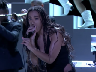 Solange geeft 'epic' miniconcert bij Jimmy Fallon