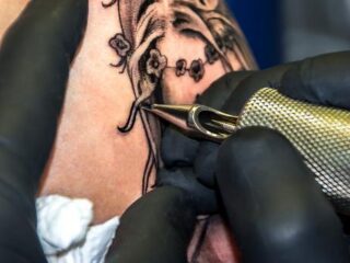 Branded Free zet zich in tegen het 'brandmerken' van gedwongen prostituees in Nederland