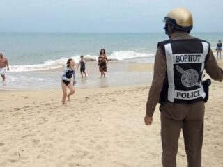 Toeristen vast in Thailand door naderende tropische storm