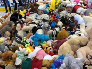 IJshockteam Hershey Bears verzamelt meer dan 25.000 knuffels voor minderbedeelde kinderen