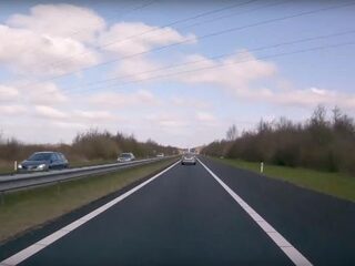 Rijles van Natasja eindigt in het achtervolgen van criminelen