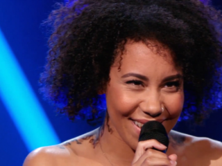 VIDEO: FunX Talent-finalist Aïcha Gill maakt indruk op jury in The Voice of Holland