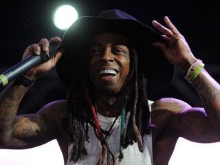 Fans sturen hun support naar de opgenomen Lil Wayne