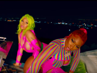 Veel neon en booties in Megan Thee Stallions 'Hot Girl Summer'-clip