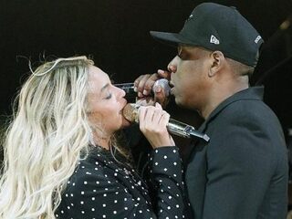 VIDEO: Jay-Z laat publiek zingen voor jarige Beyoncé