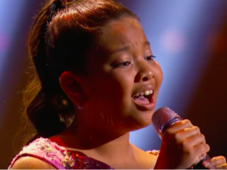 12-jarig meisje doet ongelofelijke cover van Sia's 'Chandelier'