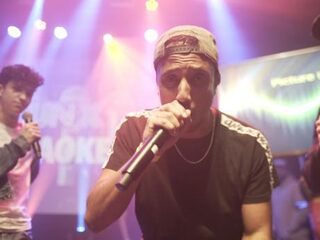 Vieze dansjes, gezellige optredens en een paar valse noten tijdens FunX Karaoke