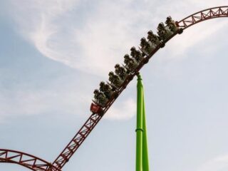 Kylie Jenner huurt heel Six Flags af voor verjaardag Travis Scott