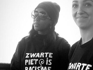 Anti-pietendemonstranten worden in Dokkum opgewacht: ''We blijven bij elkaar''