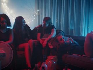 Kevin en Sevn Alias in sexy videoclip 'Waarom'