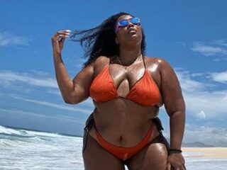 Lizzo spreekt TikTok aan op het verwijderen van haar bikini-filmpjes: "Waarom?"