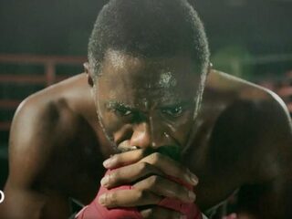 Idris Elba vecht voor professionele kickbokscarrière in 'Fighter'