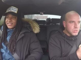 VIDEO: Jonna Fraser stapt bij Andy van der Meijde in de auto