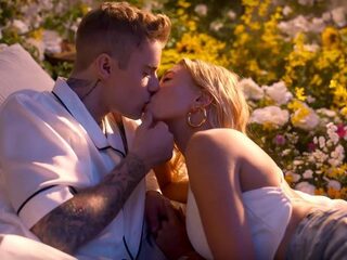 Justin Bieber deelt romantische videoclip met zijn vrouw in hoofdrol