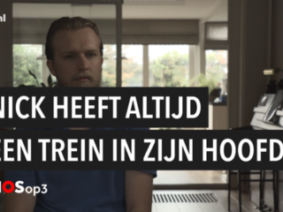 Nick hoort de hele dag een trein langsrijden in zijn hoofd