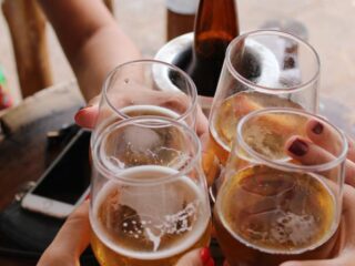 Bijna één op de vijf Nederlanders vindt dat alcohol verboden moet worden