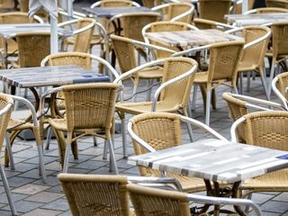 Coronamaatregelen mogelijk binnenkort versoepeld: kabinet overweegt terrassen te openen