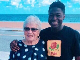 Jongen (22) en vrouw (81) best friends na spelen online scrabble