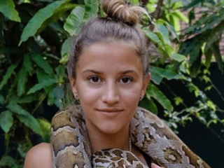 Vrouw (21) breekt record als jongste persoon die alle landen ter wereld bezoekt