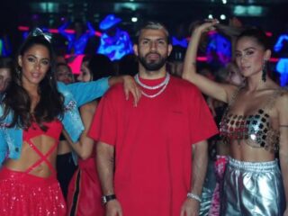 TINI verleidt Kun Agüero in de videoclip van haar zomerhit '22'