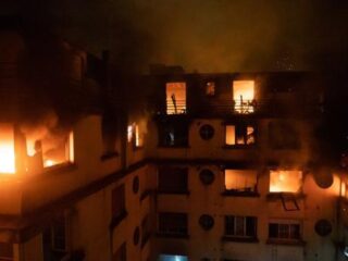 Acht doden en dertig gewonden bij flatbrand in Parijs