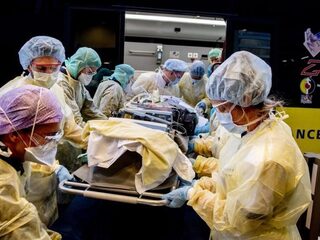 RIVM meldt minder nieuwe coronadoden en minder ziekenhuisopnames