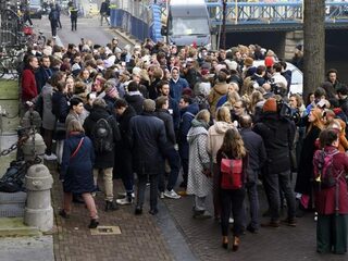 Studenten protesteren in pyjama tegen nieuwe woonregels