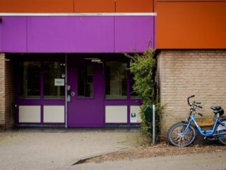 Politie zoekt al dagen naar 'levensgevaarlijke patiënt' die ontsnapte uit psychiatrische kliniek