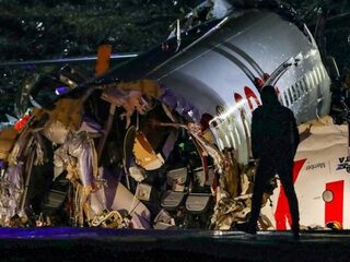 Passagiersvliegtuig breekt in drie stukken na landing in Istanboel, 179 gewonden