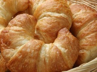 Supermarkt verkoopt binnenkort alleen rechte croissants