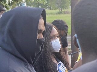 Kanye West doet mee aan Chicago-protest en doneert $2 miljoen aan dochter George Floyd